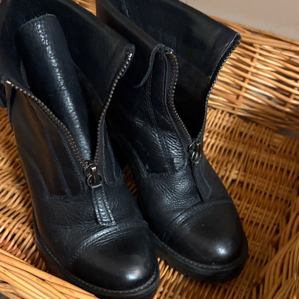 Elegant Black Leather Heeled Boots